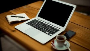 Minimalismo Digital: Cómo Recuperar 3 Horas Diarias de tu Vida